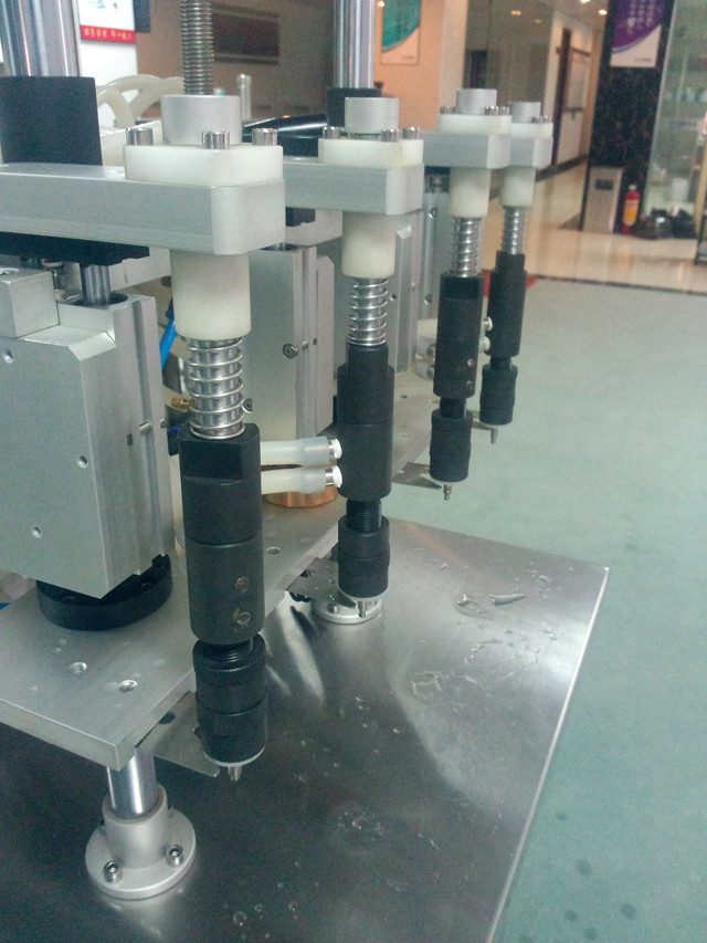 Details of the 4 heads semi automatic filling machine for perfume