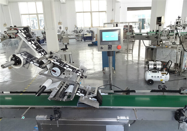 Flat surface top labeling machine automatic at workshop
