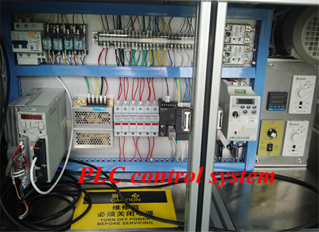 PLC controlling system of flat surface labelling machines
