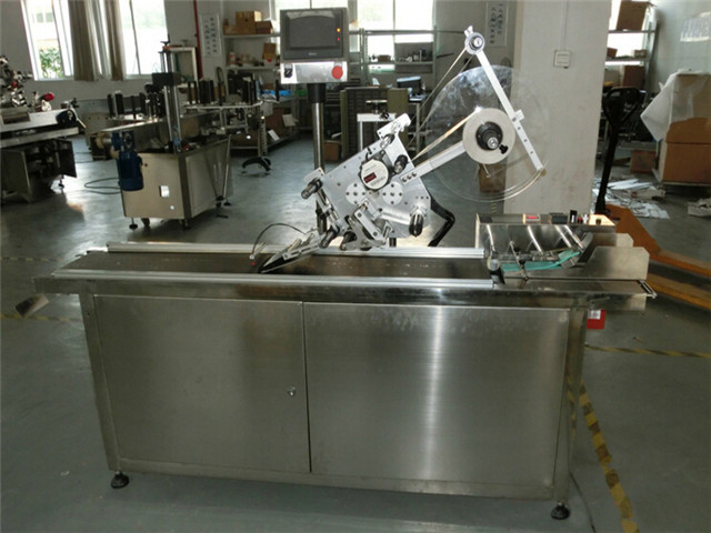 flat surface top labeling machine automatic at work plant