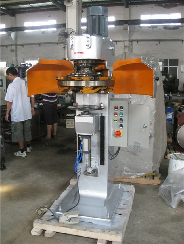 Close view of the metal can sealing machine