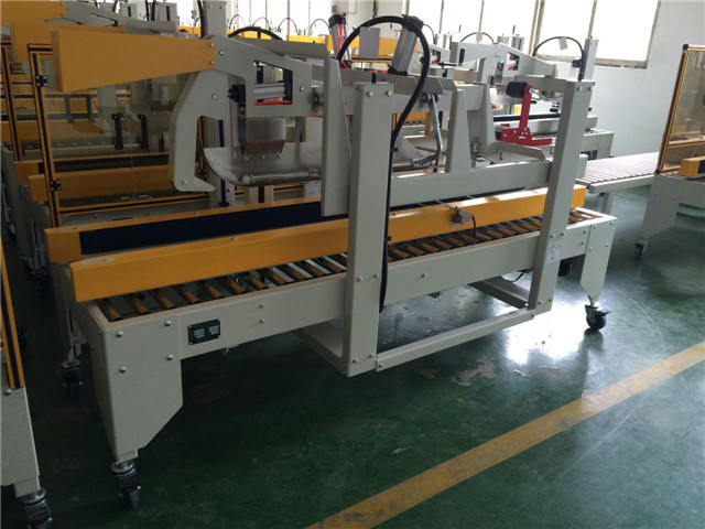 Semi automatic carton folding machine