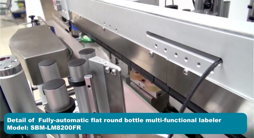 Detail of flat round bottle multifunctional labeling machine