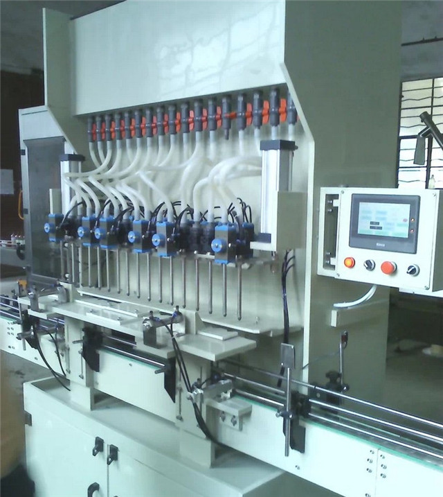 Side look of linear anti-corrosion filling machine for strong liquid