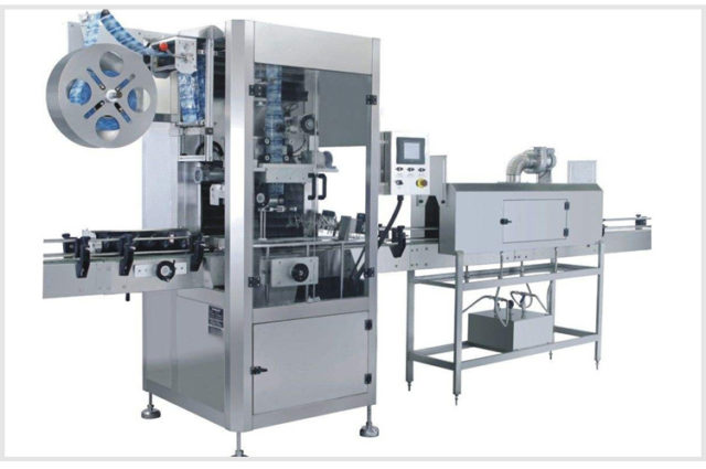 Shrink sleeve labeling machine with steam shrink tunnel