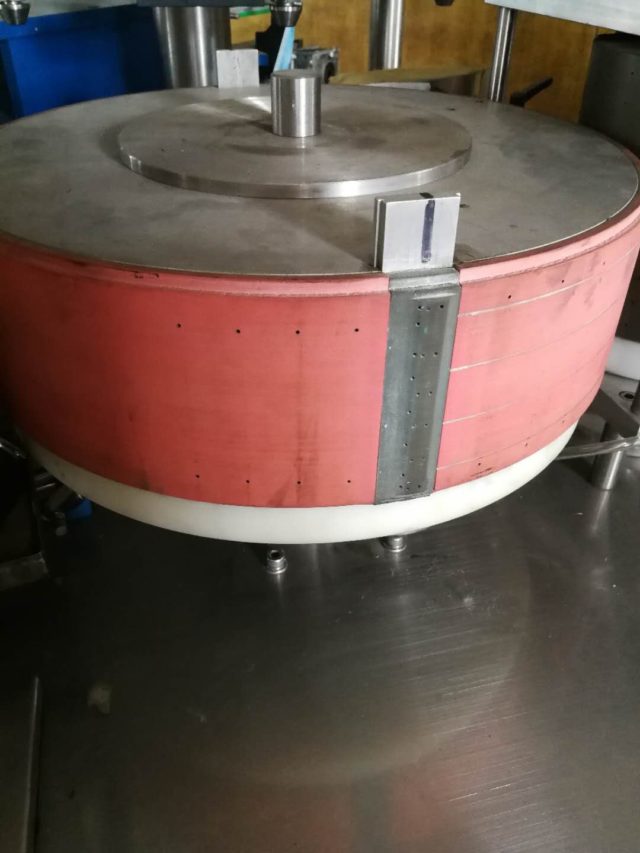 Labeling rotating drum of hot melt glue labeling machine model SBM-HMGL400